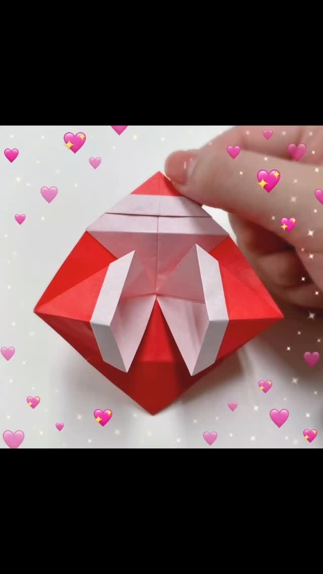 🎅✨ クリスマスにぴったり！
　　　　　折り紙でぱちぱちサンタの作り方✨🎅

こんにちは😊 
アワーズワーク桑園です✨

今回は折り紙を使った簡単でかわいい
「ぱちぱちサンタ」の作り方をリール動画でご紹介いたします！
お子さまや恋人、お友だちなど
皆さまで楽しめるのでぜひチャレンジしてみてくださいね🎶

作ったサンタさんを飾って
素敵なクリスマスをお過ごしください✨

皆さまのクリスマスが笑顔と温かさに包まれますように💕

#クリスマス #子どもと一緒に #福祉 #札幌 #就労継続支援b型