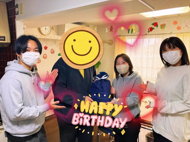 今日は利用者さんのお誕生日🎉
みんなで「おめでとうございます✨」とお祝いしました🎂✨
ささやかなプレゼントもお渡しして、
笑顔いっぱいの時間になりました😊
これからの一年も、楽しい毎日になりますように🌈
大森

#就労継続支援B型 #就労B型 #B型事業所
#利用者さん #誕生日