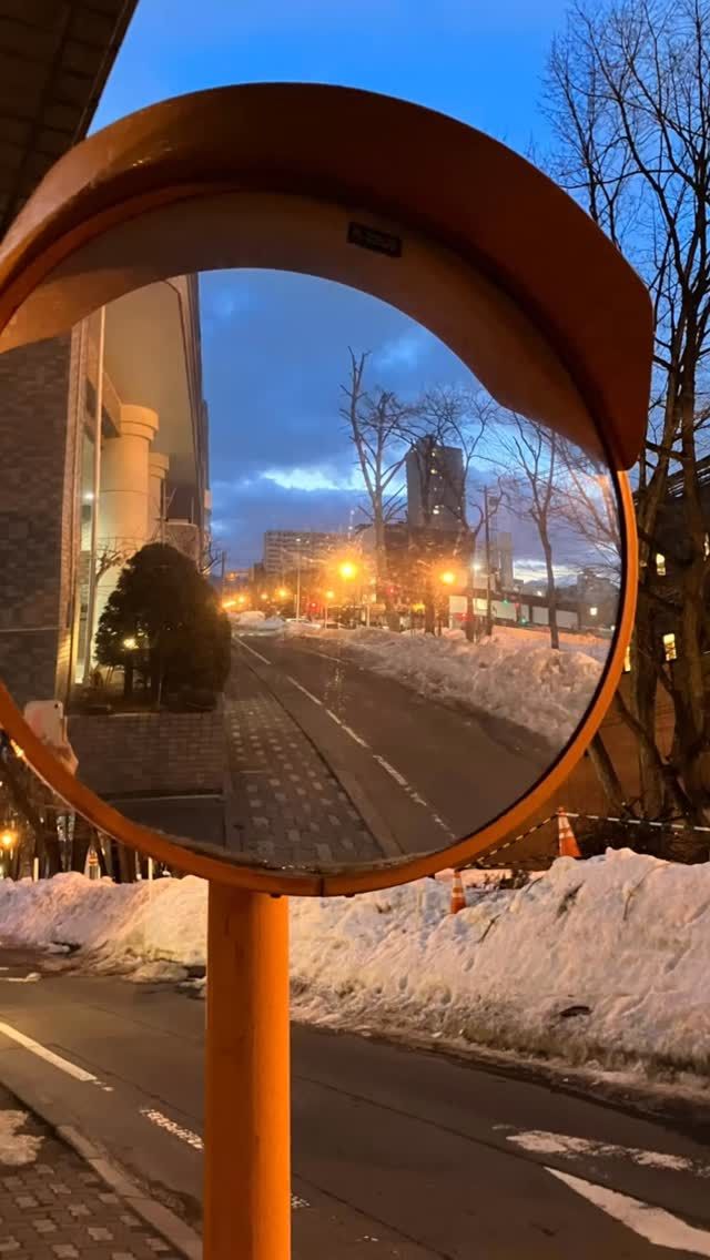 Selamat siang, 
アワーズワーク桑園のアセップです。
3月でしたね、　皆さんお元気でしょうか？
雪が少しずつ解けてしまいます。
こんな道路だと、送迎も順調に行けると思います。
日本のどこかに私の送迎を待つ方がいるのような。
#就労継続支援b型 #札幌#送迎#在宅ワーク#福祉